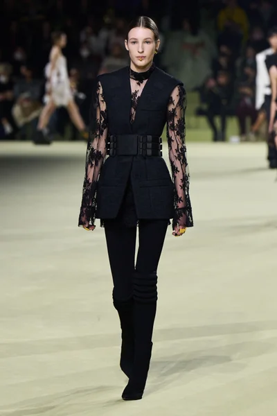 Look 63